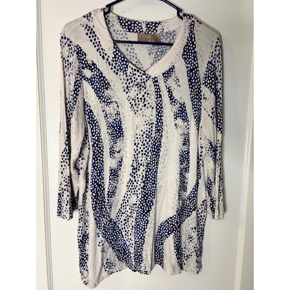 Easywear by Chicos Blue White Dotted Abstract V-Neck 3/4 Sleeve Top Size 2 L